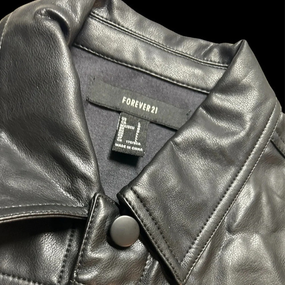 🖤 Faux Leather Crop Jacket (Forever 21) and matching faux leather pants, size L - Picture 4 of 6